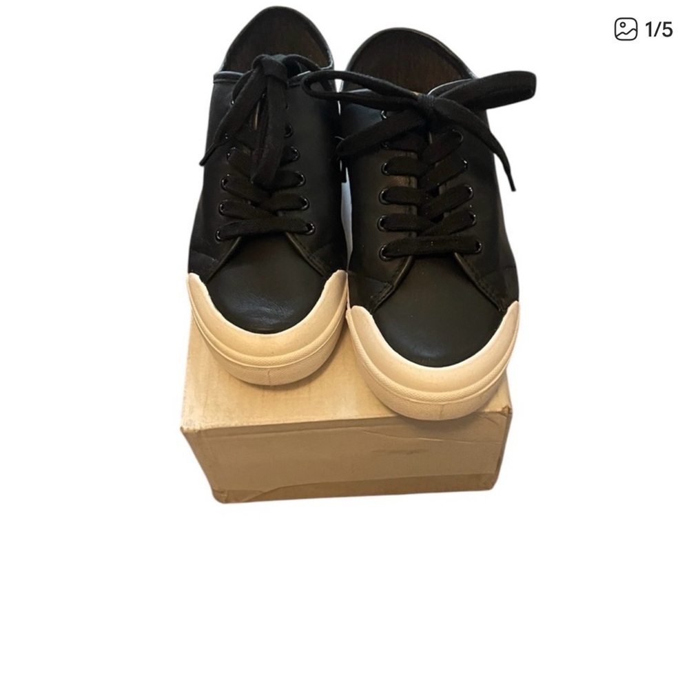 NWB Rag and Bone  Lace-Up Sneakers with White Cupsole
